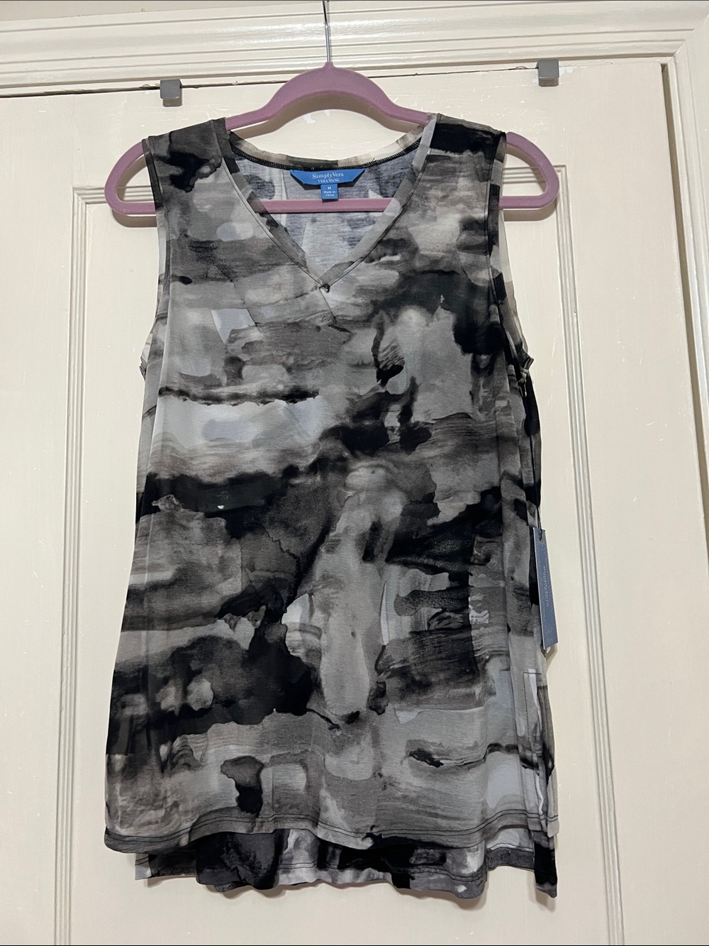 Simply Vera by Vera Wang Abstract Black & Gray Sleeveless V-Neck Tank